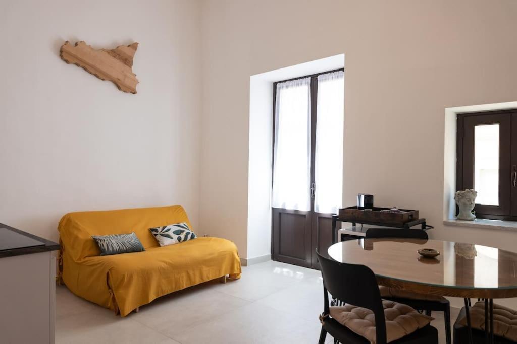 Collegiata Apartment - Catania Downtown ภายนอก รูปภาพ